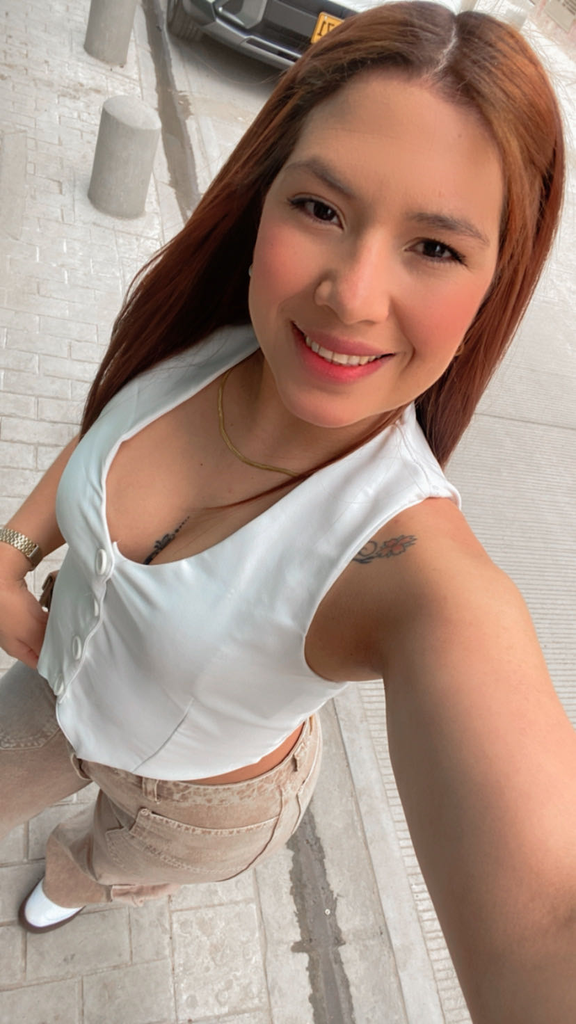 Nahomy from Colombia — verified girl online for video chat